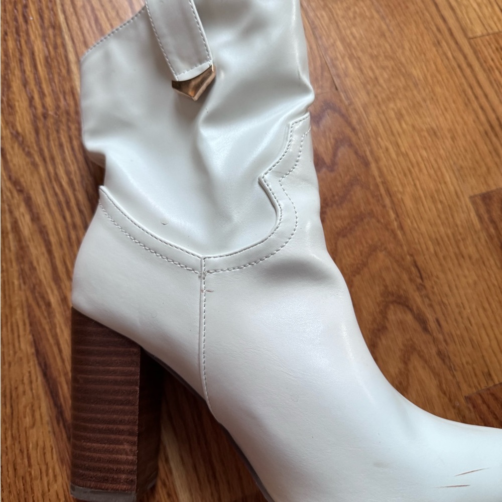 LuLu’s White Boots mid calf size 8 - Picture 4 of 9